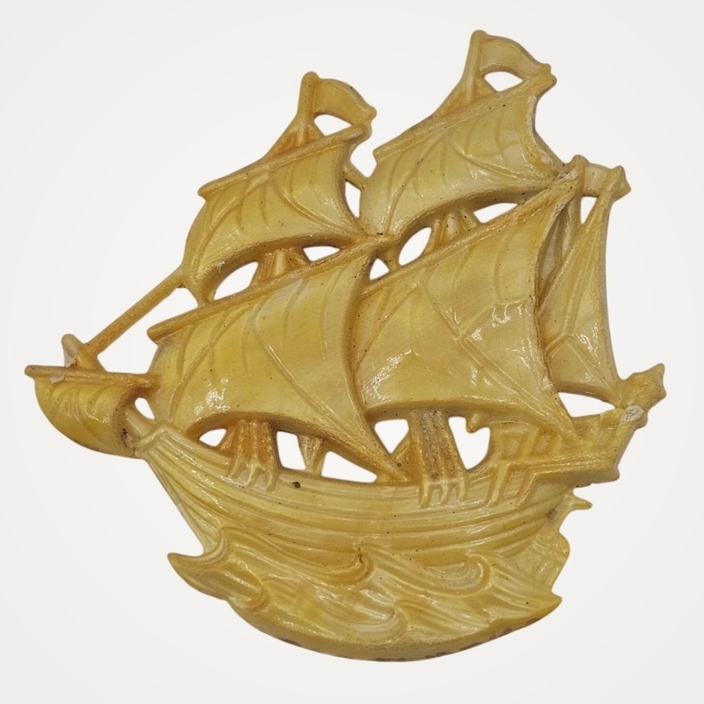 Vintage Sailing Ship Brooch Pin Celluloid Nautical Sails Old World‎ C Clasp